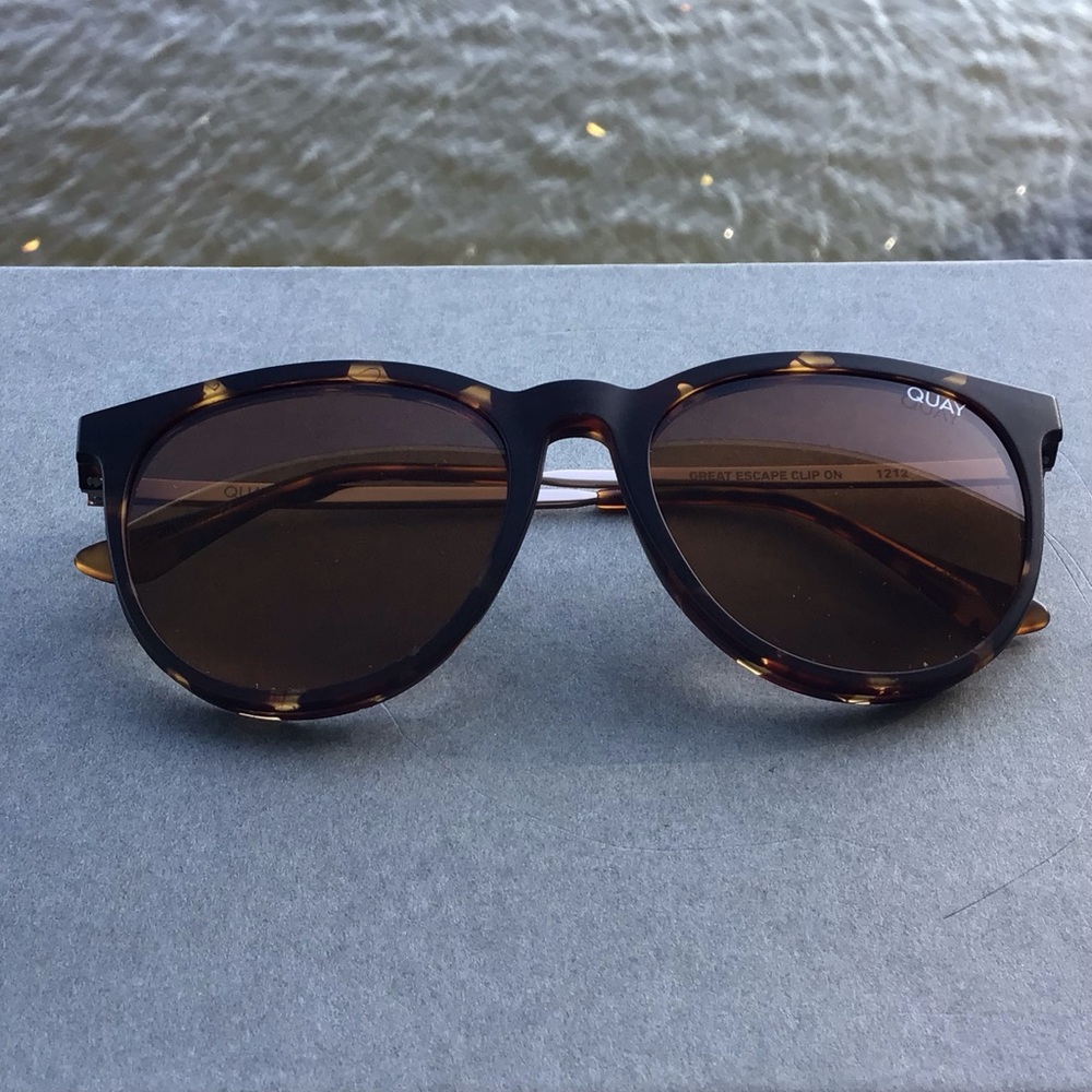 Quay Australia Great Escape Clip-on 1212 Tortoise Frame Sunglasses